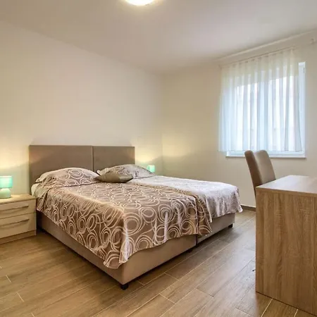 Olivia-mar, 100m Beach Villa