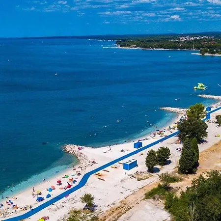 Olivia-mar, 100m Beach Villa Valtura