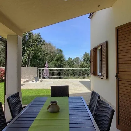 Olivia-mar, 100m Beach Villa